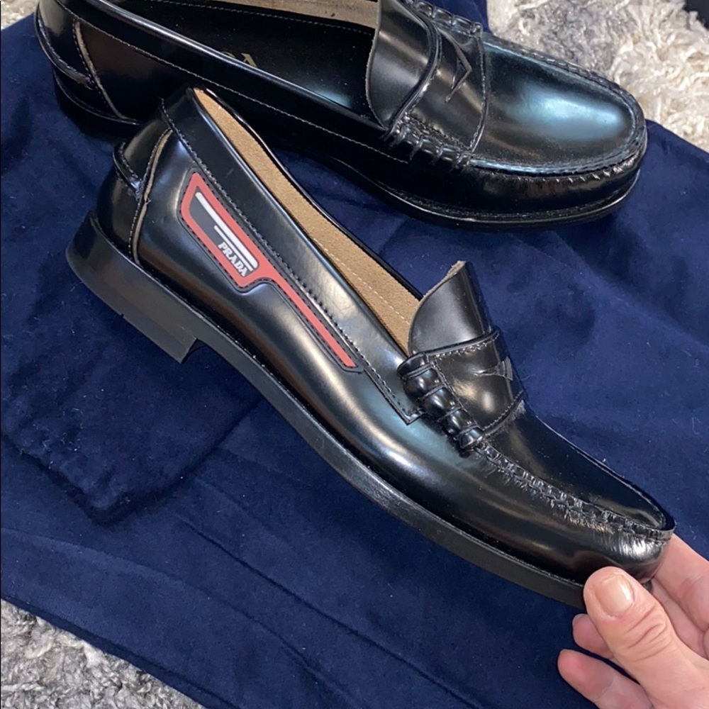 Fabulous Prada  logo loafers - Picture 2 of 7